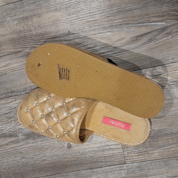 Lily Pulitzer golden pearl slippers - Picture 4 of 4